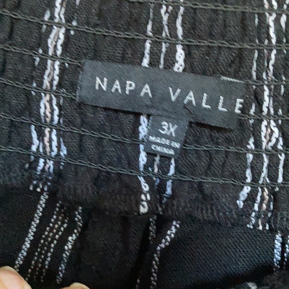 Napa valley striped pull on short w crochet detail linen blend 3X - Picture 9 of 15